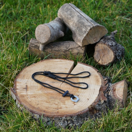 Survival Bracelets Paracord Necklace with Fire Starter