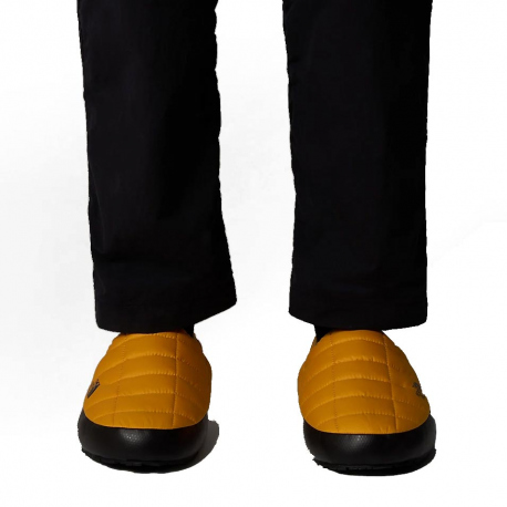 Παντόφλες The North Face Men's Thermoball V Traction Mules Gold