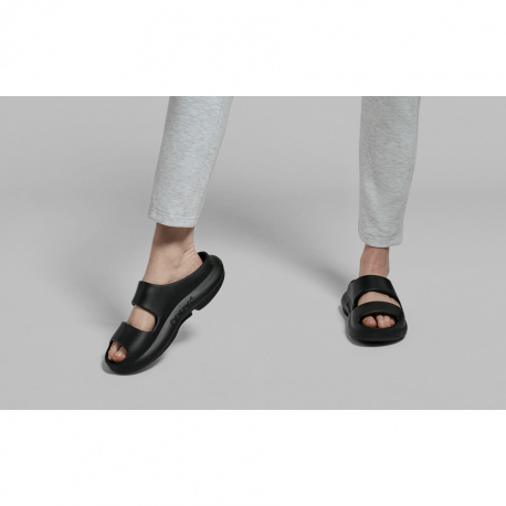 Slippers OOFOS Women's OOyea Slide Sandals Black