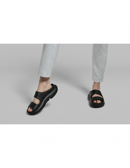 Slippers OOFOS Women's OOyea Slide Sandals Black